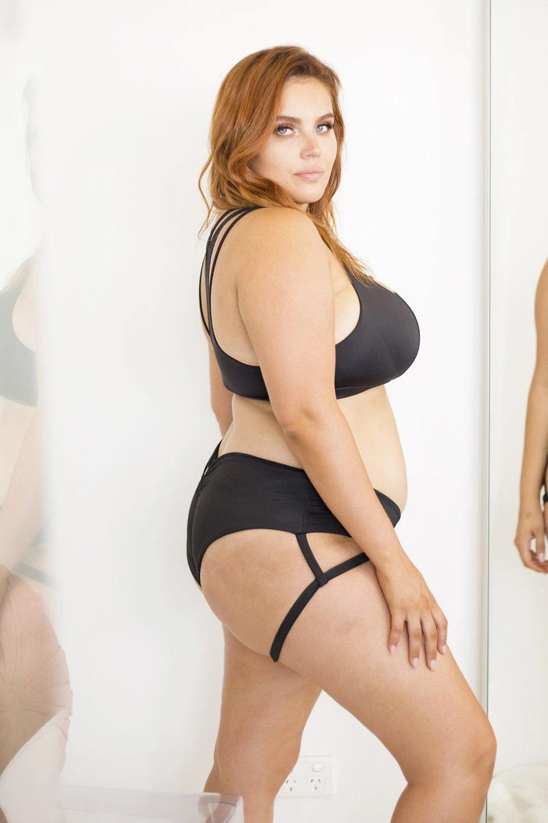 Lunalae Lure You Low-Rise Garter Shorts - Black - Image 5